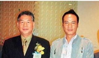 成龙下跪向华强图片